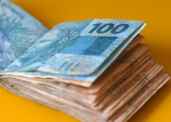 Salário mínimo de 2025 deve subir para R$ 1.502