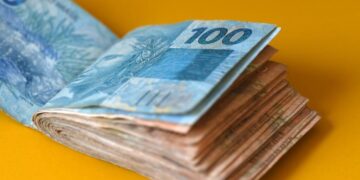 Salário mínimo de 2025 deve subir para R$ 1.502