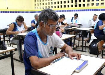 Educação de Jovens e Adultos: Irregularidades e Fiscalização Intensificada (Fonte: Marcos Paixão/Semed)