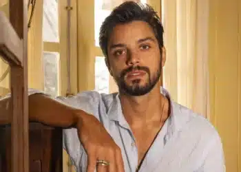 Rodrigo Simas e a Importância de Representar a Bissexualidade na Mídia (Fonte: UOL)