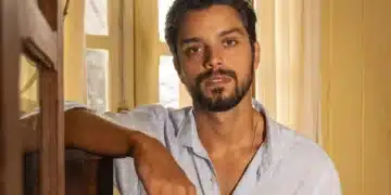 Rodrigo Simas e a Importância de Representar a Bissexualidade na Mídia (Fonte: UOL)