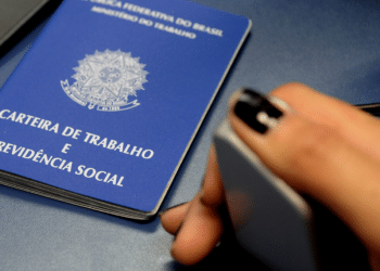 INSS condenado a pagar indenização por dano moral devido ao extravio da CTPS. Saiba como reivindicar seus direitos!