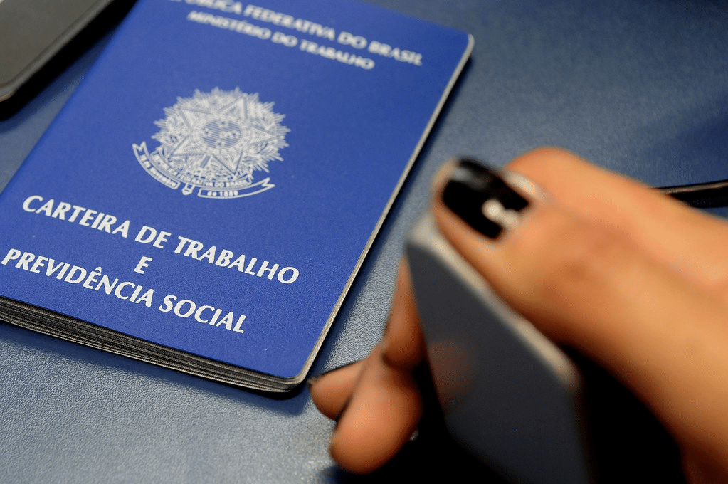 Atenção: Extravio de Carteira de Trabalho Pode Gerar Indenização por Dano Moral Pelo INSS! Descubra Como Reivindicar!