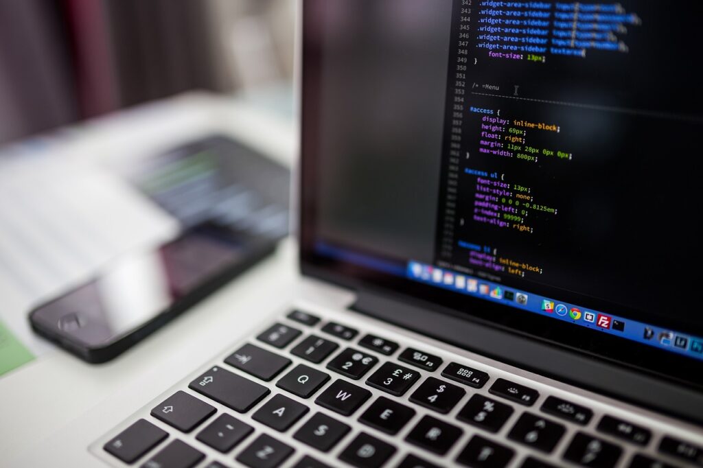 Incentivo à Programação Entre Meninas: Desafios e Conquistas (Fonte: Pixabay)