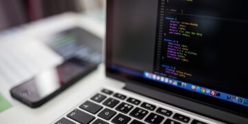 Incentivo à Programação Entre Meninas: Desafios e Conquistas (Fonte: Pixabay)