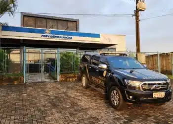 Investigação da PF por fraude na concesão de pensão por morte do INSS identifica 119 benefícios irregulares.