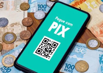 imagem de um celular com a imagem do PIX para falar do vazamento do dados no Pix