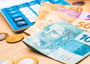 imagem de dinheiro para falar do aposentadorias em 2024