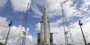 Ariane 6 na plataforma de lançamento (Fonte: Reprodução/Bourgeon)