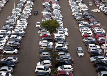 Estacionamento público de carros na área central de Brasília (Fonte: Reprodução/Getty Images)