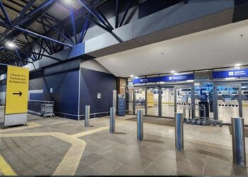 Aeroporto Salgado Filho com a sinalização temporária de operações de embarque e desembarque (Fonte: Reprodução/Agência Brasil)