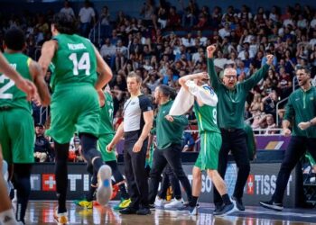 Brasil em quadro contra a Letônia (Fonte: Reprodução/FIBA)