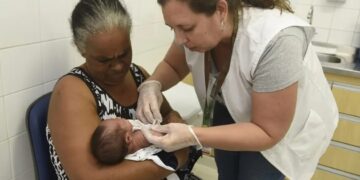 Criança sendo vacinada (Fonte: Divulgação/Prefeitura de Jundiaí)