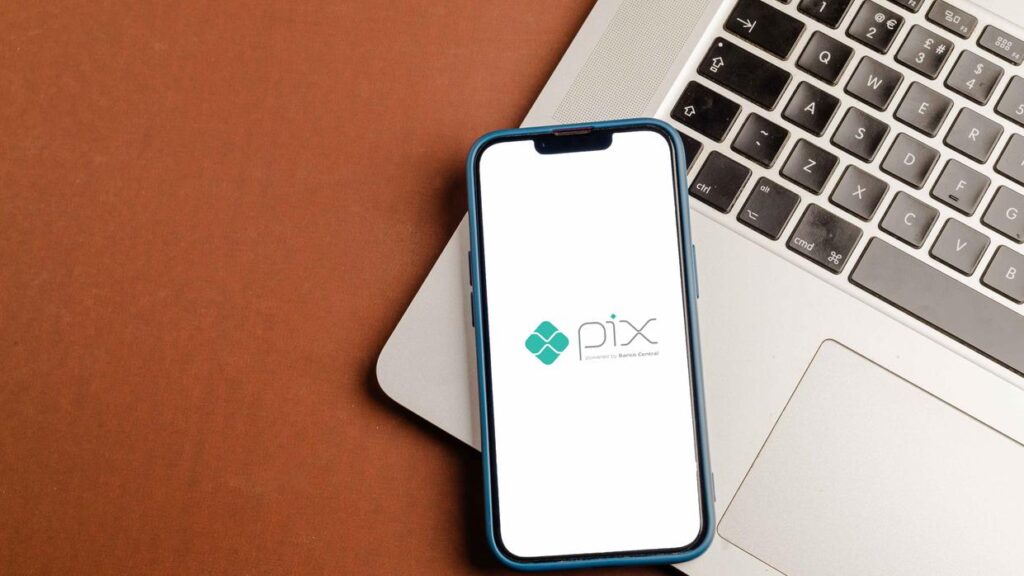 celular aberto no pix