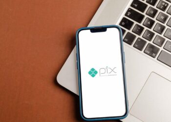 celular aberto no pix