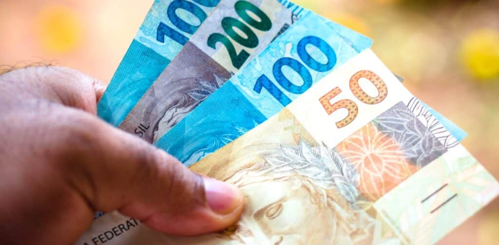 Entenda como funciona o empréstimo consignado no Brasil