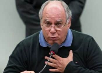Ex-diretor da Petrobras, Renato Duque, enfrenta novo mandado de prisão