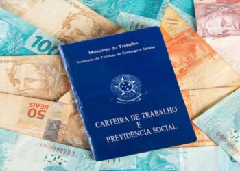 O programa Bolsa Trabalho oferece R$540 mensais e qualificação profissional a desempregados em São Paulo