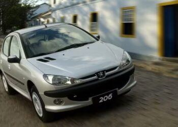 Um orçamento de R$ 15 mil permite encontrar carros usados relativamente novos e equipados