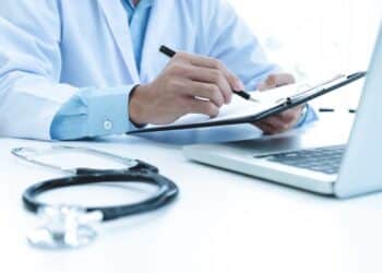 O cancelamento unilateral de planos de saúde para idosos gera polémica e um acalorado debate na Câmara dos Deputados