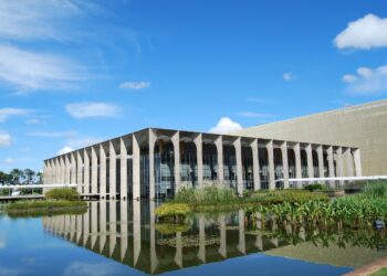 O Ministério das Relações Exteriores anunciou um concurso público para preencher 50 vagas de diplomatas com inscrições em julho de 2024