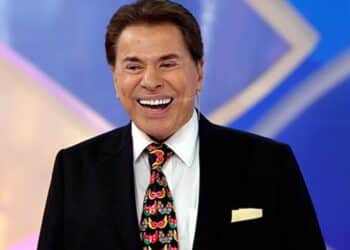 O apresentador Silvio Santos, de 93 anos, luta contra a H1N1