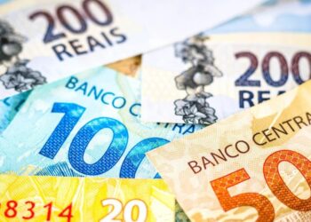 O programa Cartão Prato Cheio, iniciativa do Governo do Distrito Federal, oferece auxílio financeiro de R$250