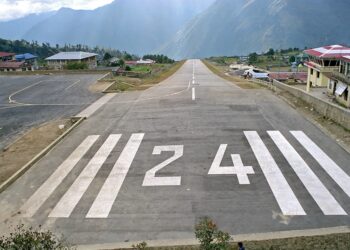 Um avião da companhia Saurya Airlines caiu logo após decolar do Aeroporto Internacional Tribhuvan