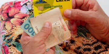 Um benefício extra de R$ 1.044 será disponibilizado pelo governo brasileiro