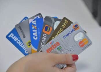 Saiba como funciona e qual a melhor opção de cartão de crédito para negativados