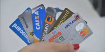 Saiba como funciona e qual a melhor opção de cartão de crédito para negativados