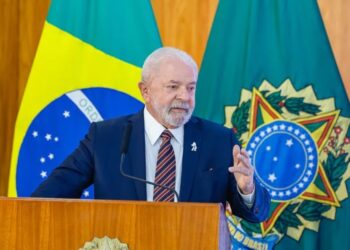 O anúncio de cortes de R$ 25,9 bilhões em programas sociais pelo governo brasileiro deixou o mercado em alerta