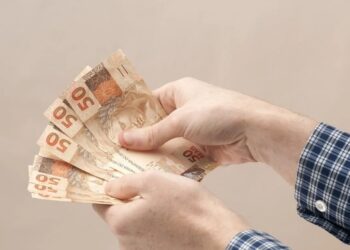 Descubra como o Benefício de Prestação Continuada (BPC) muda a vida de milhares de idosos brasileiros, garantindo dignidade e alívio financeiro