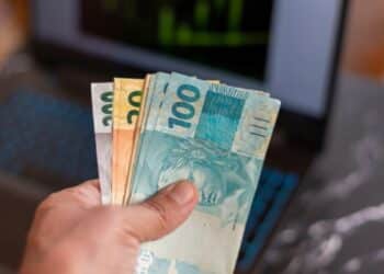 Obtenha empréstimos rapidamente pelo WhatsApp, mas cuidado com golpes!