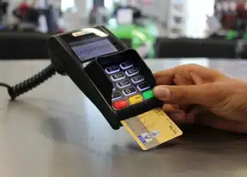 Novas regras do cartão de crédito servirão para evitar o endividamento no Brasil.