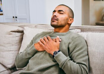 Homem com crise de pneumonia. (Fonte: Hospital Albert Einstein).