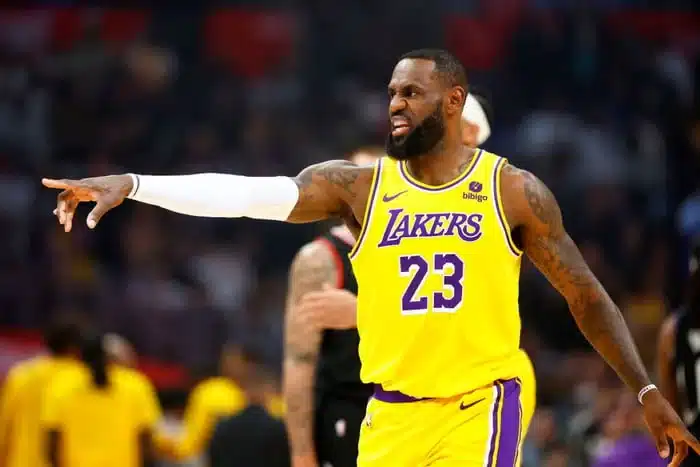 É OFICIAL: LeBron James Renova Contrato com Los Angeles Lakers e Impulsiona Expectativas para a Próxima Temporada (Fonte: Metrópoles)