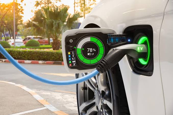 Deputado propõe 'imposto do pecado' para carros elétricos e causa polêmica (Fonte: Showmetech)