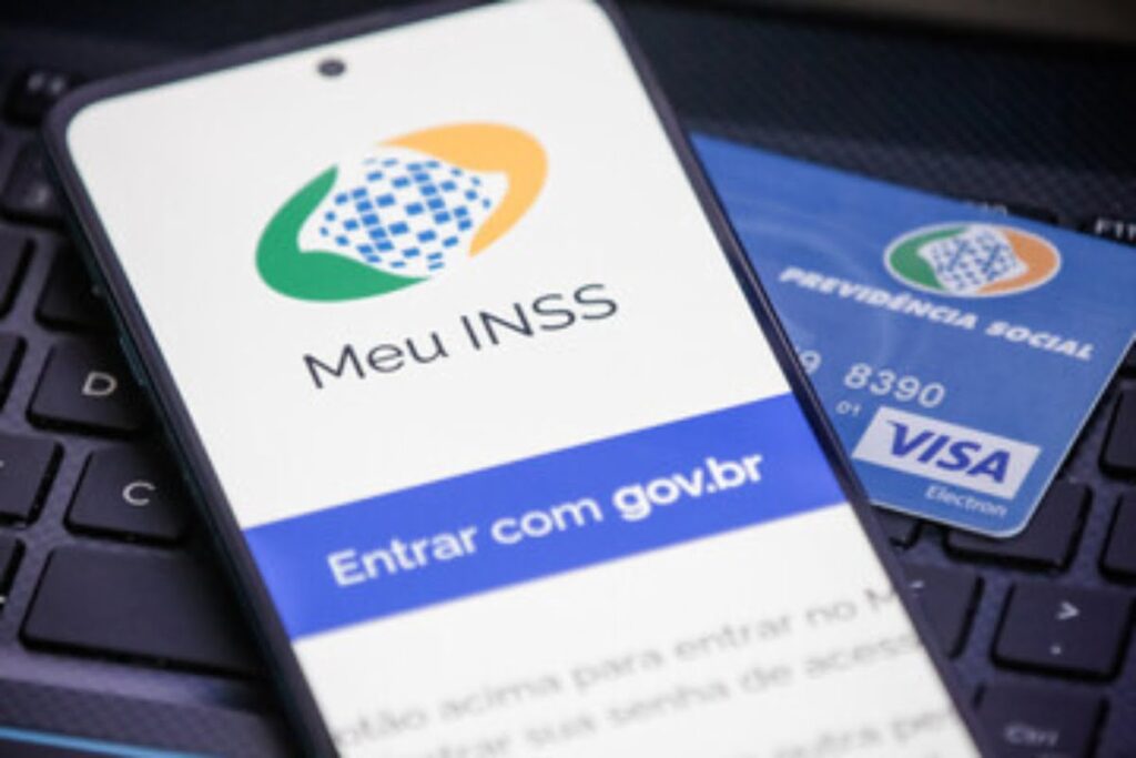 Sistema do INSS com Problemas atrapalham servidores e fila de pedido de aposentadoria cresce.