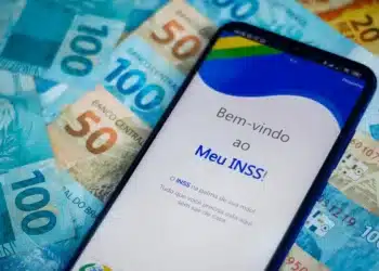 Calendário do INSS de agosto com datas marcadas.