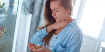 ATENÇÃO: Saiba qual manobra fazer caso se engasgue e esteja sozinho - Confira (Fonte: Shutterstock)