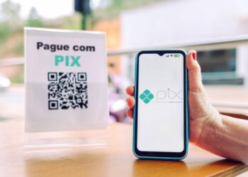 celular aberto no pix