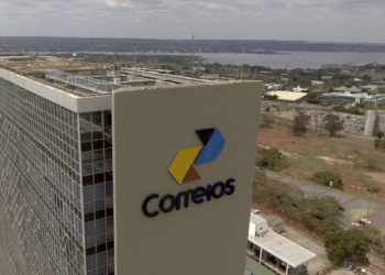 foto de cima de um prédio do correios