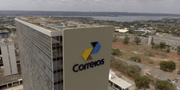 foto de cima de um prédio do correios