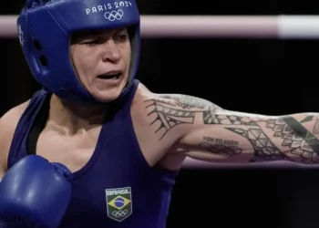 Bia Ferreira perde para Kellie Harrington nas semifinais de boxe em Paris 2024 e leva medalha de bronze. Veja mais detalhes. (Fonte: Alexandre Loureiro / COB)