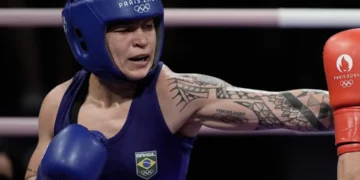 Bia Ferreira perde para Kellie Harrington nas semifinais de boxe em Paris 2024 e leva medalha de bronze. Veja mais detalhes. (Fonte: Alexandre Loureiro / COB)