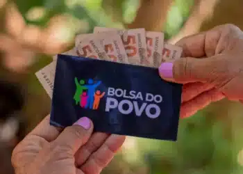 O bolsa trabalho, benefício integrado ao Bolsa do Povo, paga mensalmente R$540 reais de benefício.
