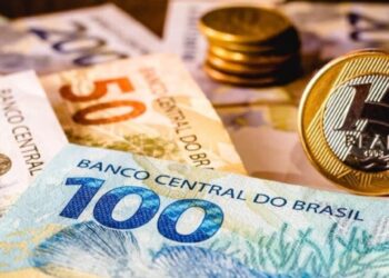 INSS anuncia pagamentos extras para aposentados em agosto de 2024, incluindo RPVs e crédito consignado. Confira valores e como consultar.