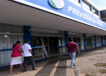 O INSS anunciou uma grande revisão em benefícios previdenciários, afetando cerca de 800 mil pagamentos até o final de 2024