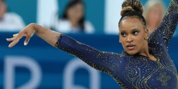 A ginasta brasileira Rebeca Andrade conquista mais uma medalha de prata em Jogos Olímpicos
